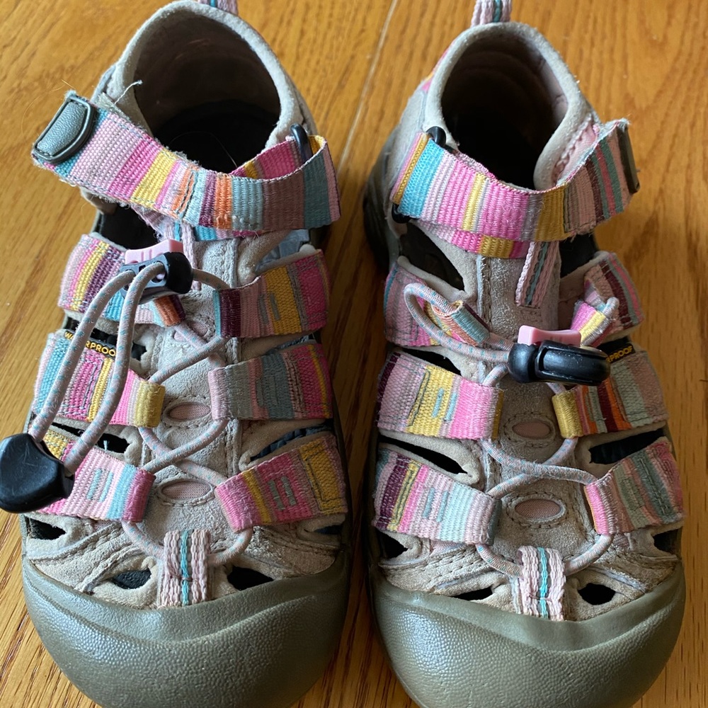 2 pairs girls Merrell/Keen